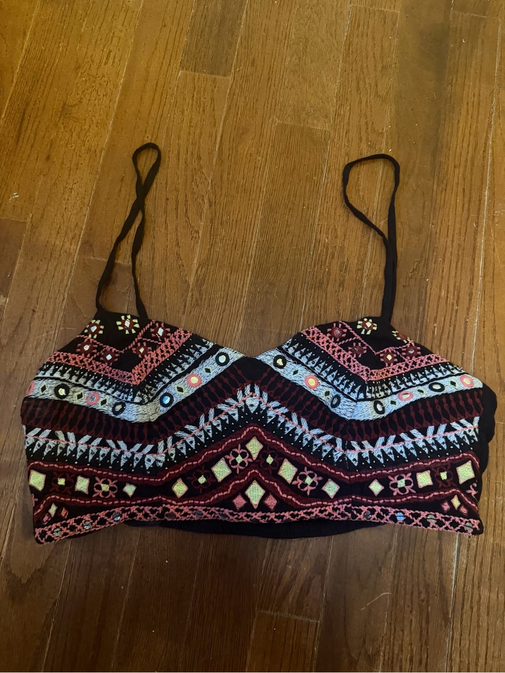 GUESS Embroidered Tribal Crop Top - Black, Pink, White, Red size L